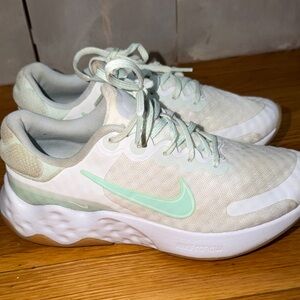 Nike sneakers- size 6